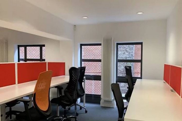 Flexible office space at Surrey Row managed building.