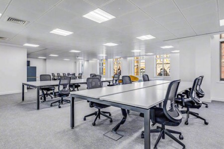 Fully Fitted Managed Offices at 164 Bishopsgate for rent for companies of 20+ people.